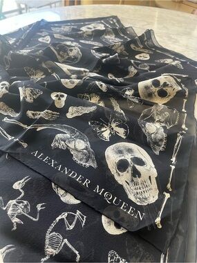 Alexander McQueen Black and Cream Skull Motif Silk Scarf